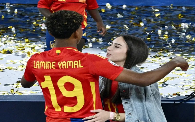 ban gai yamal la ai thong tin ve nguoi yeu cua sao tre barca