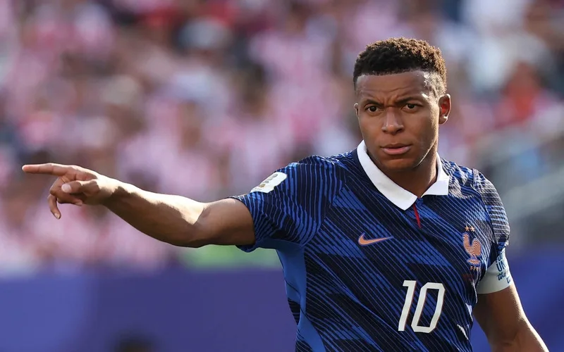 tim hieu cau thu mbappe va hanh trinh phuc bong da the gioi