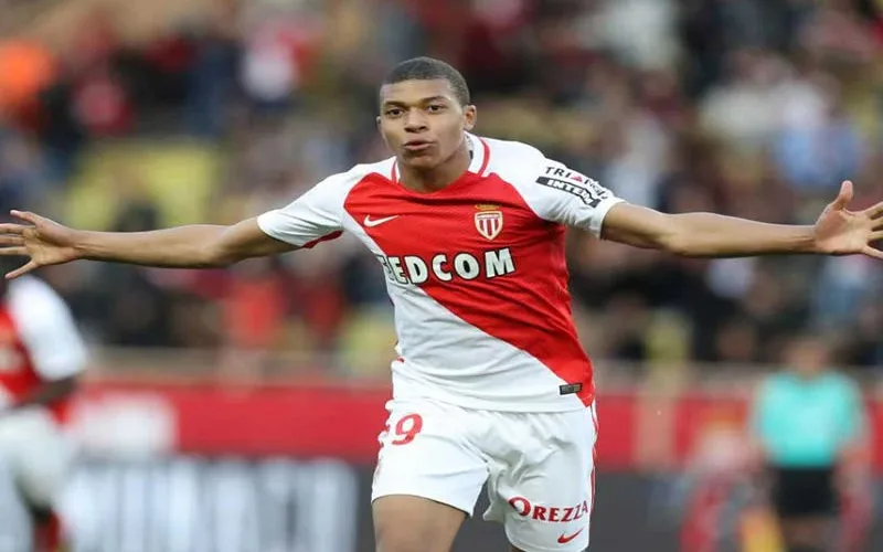 tim hieu cau thu mbappe va hanh trinh phuc bong da the gioi