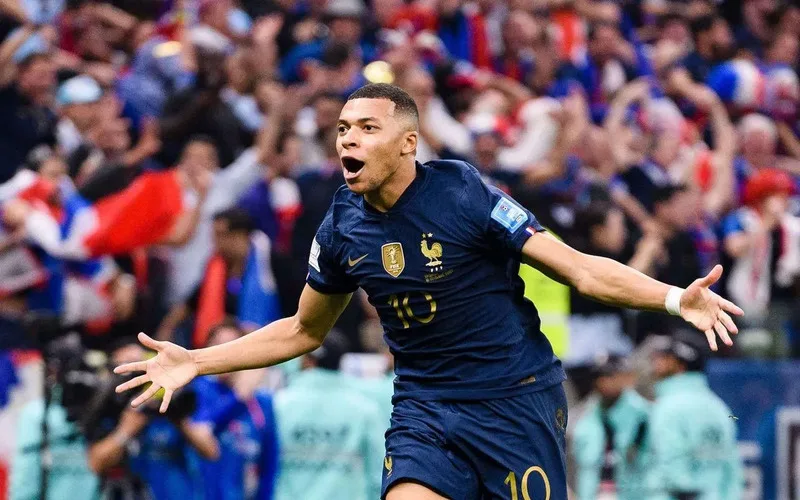 tim hieu cau thu mbappe va hanh trinh phuc bong da the gioi