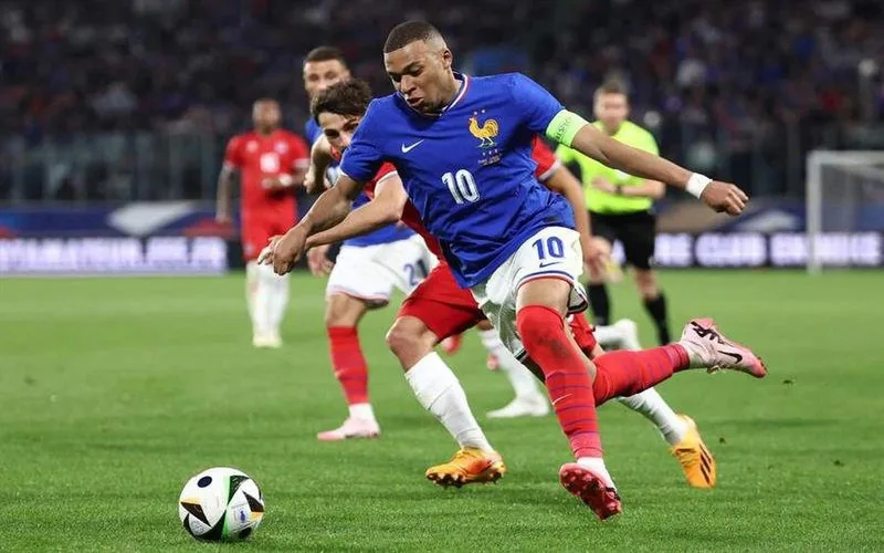 tim hieu cau thu mbappe va hanh trinh phuc bong da the gioi