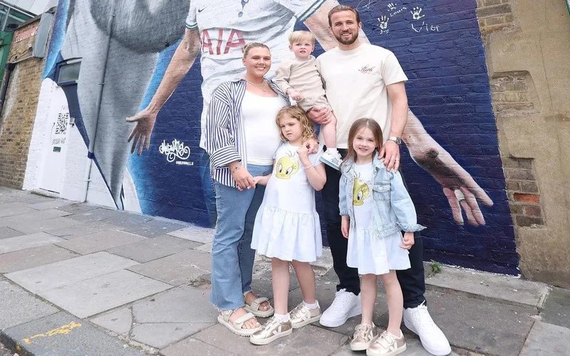vo harry kane la ai nguoi phu nu dung sau thanh cong cua tien dao anh